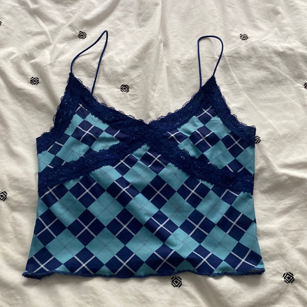 Adorable lace crop top new without tags